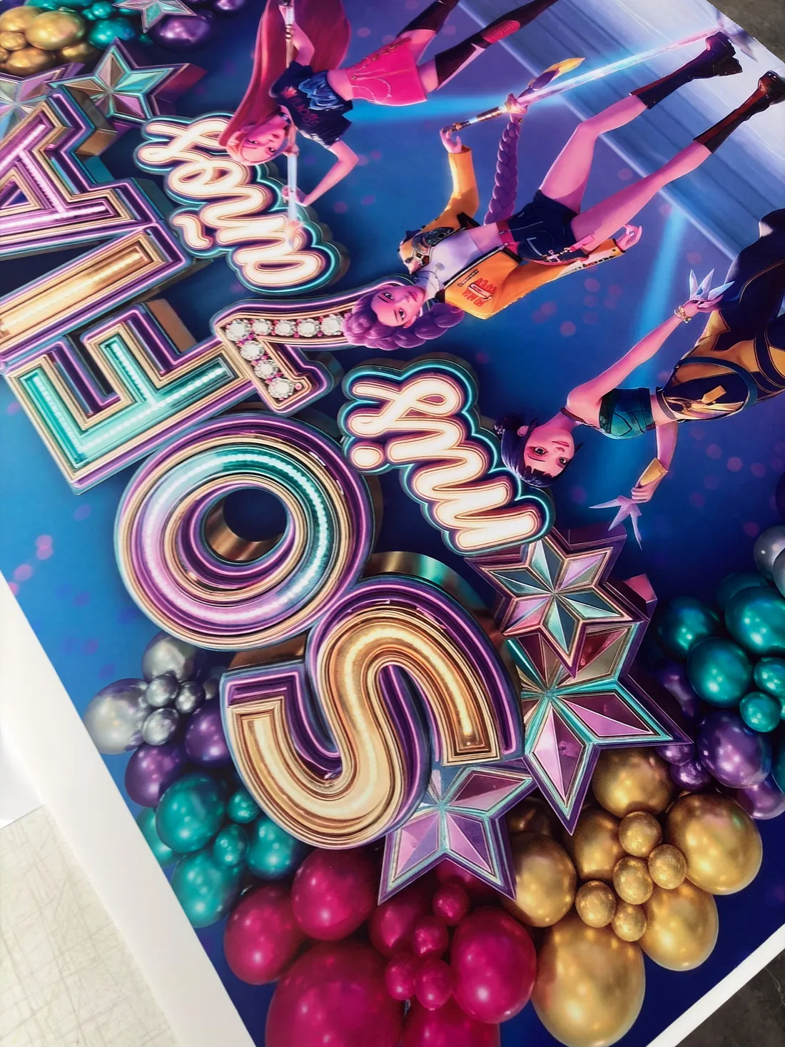Lona de quince años con letras de neón y globos